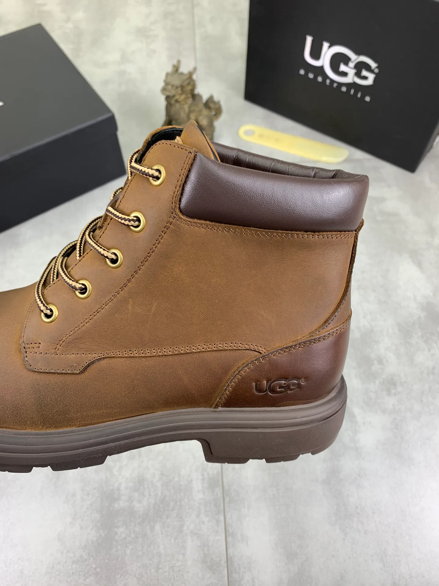Factory price P640 💶[UGG] (full wool lining) Top-end high-quality fur integrated warm snow boots from Australia's warm luxury men's shoes brand, UGG-5877 official website synchronized, made of imported cowhide, carefully sewn...Imported rubber outsole (comfortable, soft, wear-resistant) The quality is really great...Exquisite workmanship, you can't put it down at first sight, code number: 39-44 Color: 3️⃣colors available
